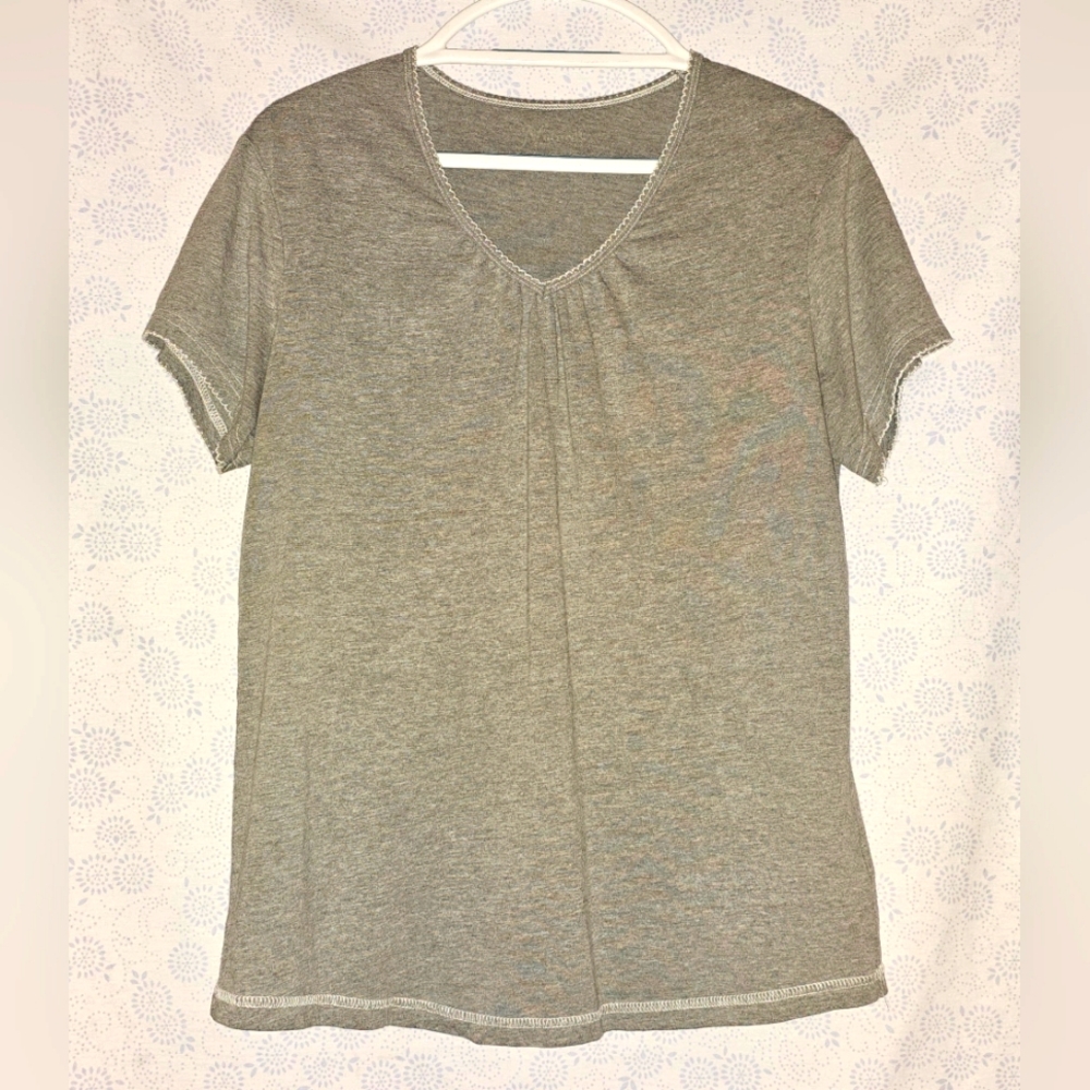 Bundle of 6 Natural Reflections Women’s V‑Neck T‑Shirts Large Mixed Colors Lot - Picture 3 of 7